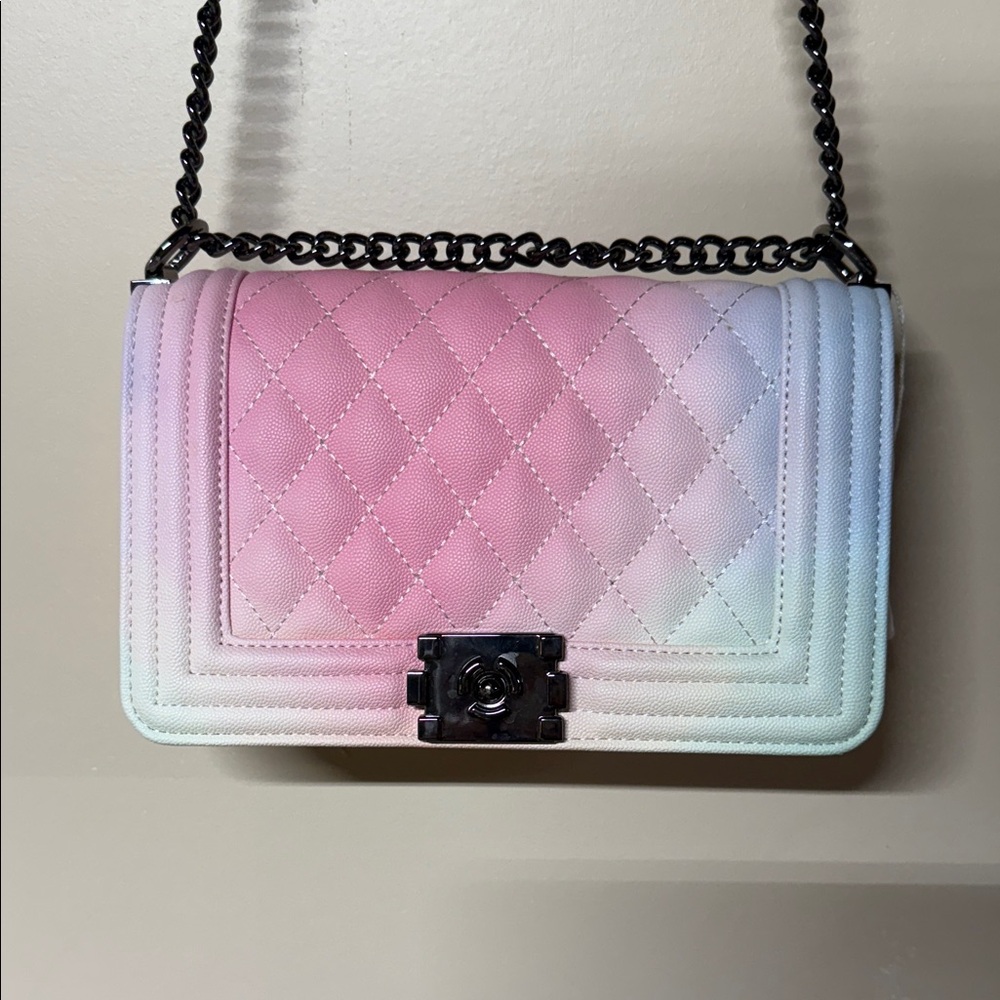Gradient Quilted Chain Shoulder Bag